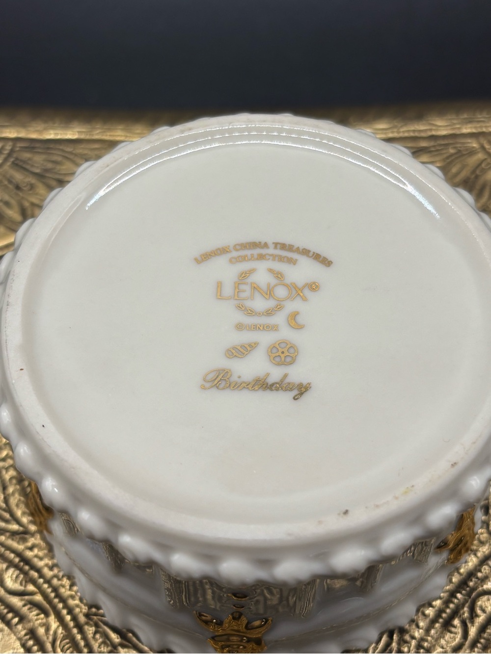 Lenox White and Gold Porcelain Trinket Box Birthday Cake - Picture 6 of 9